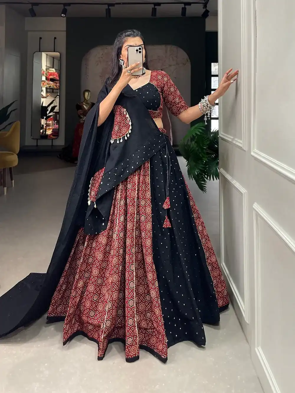 Black & Maroon Bandhani Print Chaniya Choli - Image 4