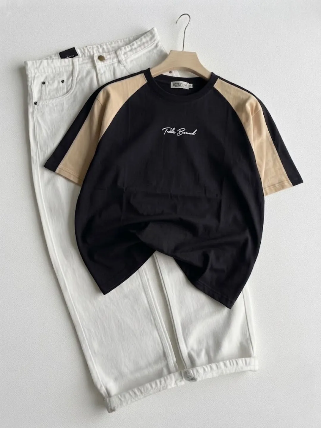 Men Short-Sleeve Contrast Panel T-Shirt with Relaxed Denim Trousers Combo - Image 4
