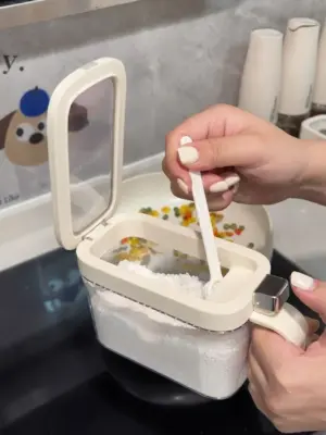 Handheld Seasoning Container with Measuring Spoon