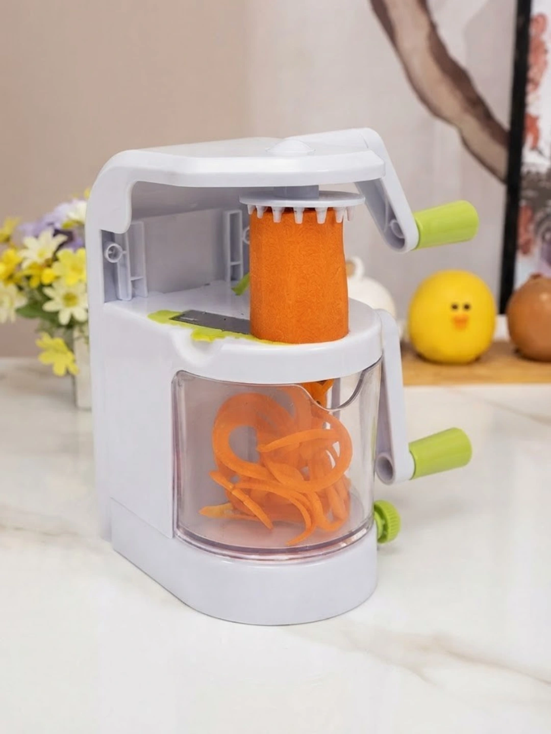 Hand-Crank Spiral Vegetable Slicer and Multifunctional Kitchen Cutter