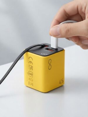 Fast Travel Charger with Retractable Cable & Multi-Ports