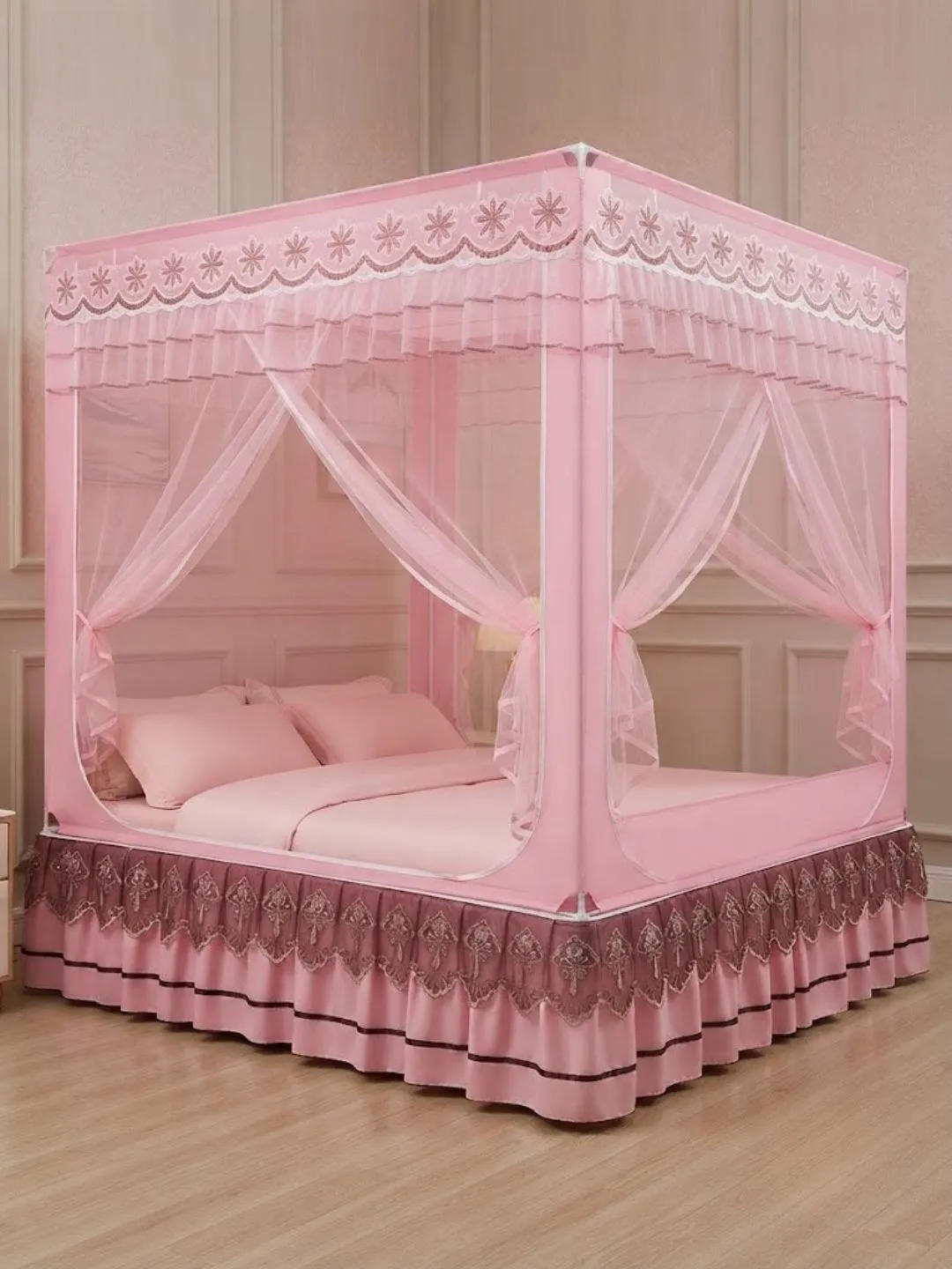 Elegant Royal Canopy Bed Mosquito Net