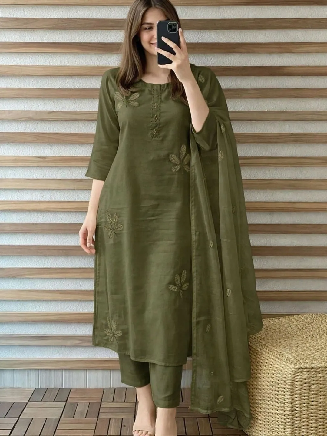 Ivory Leaf-Motif Embroidered Kurta Set with Matching Dupatta - Image 2